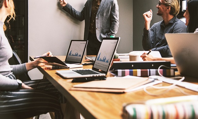 how to use ai to improve business efficiency