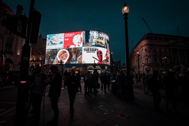 How to Use AI to Optimize Digital Advertising Campaigns