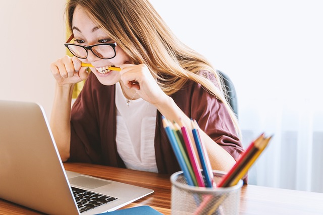 how to use ai to improve online learning platforms